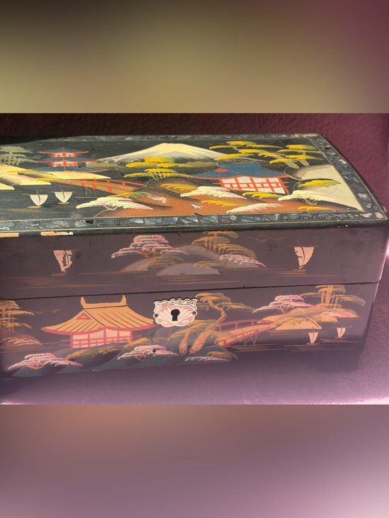 Jewelry - Vintage Japanese music / jewellery box